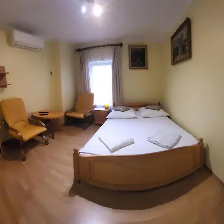 普茨布陇亚克酒店 招待所 *