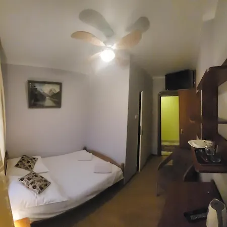 普茨布陇亚克酒店 招待所 *